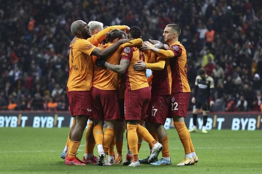 Tümer Metin Fatih Terim'i topa tuttu! 'Ömer Bayram bu takımda sağ bek oynadı'