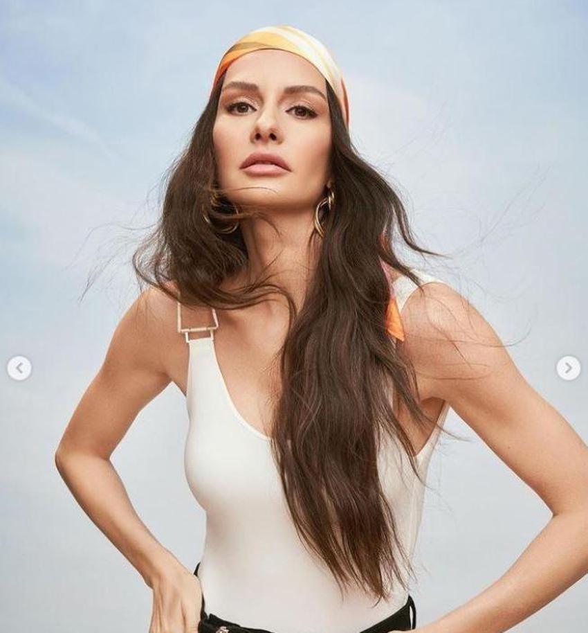 Yasemin Özilhan paylaşımıyla dikkat çekti! Stiline yorum yağdı...