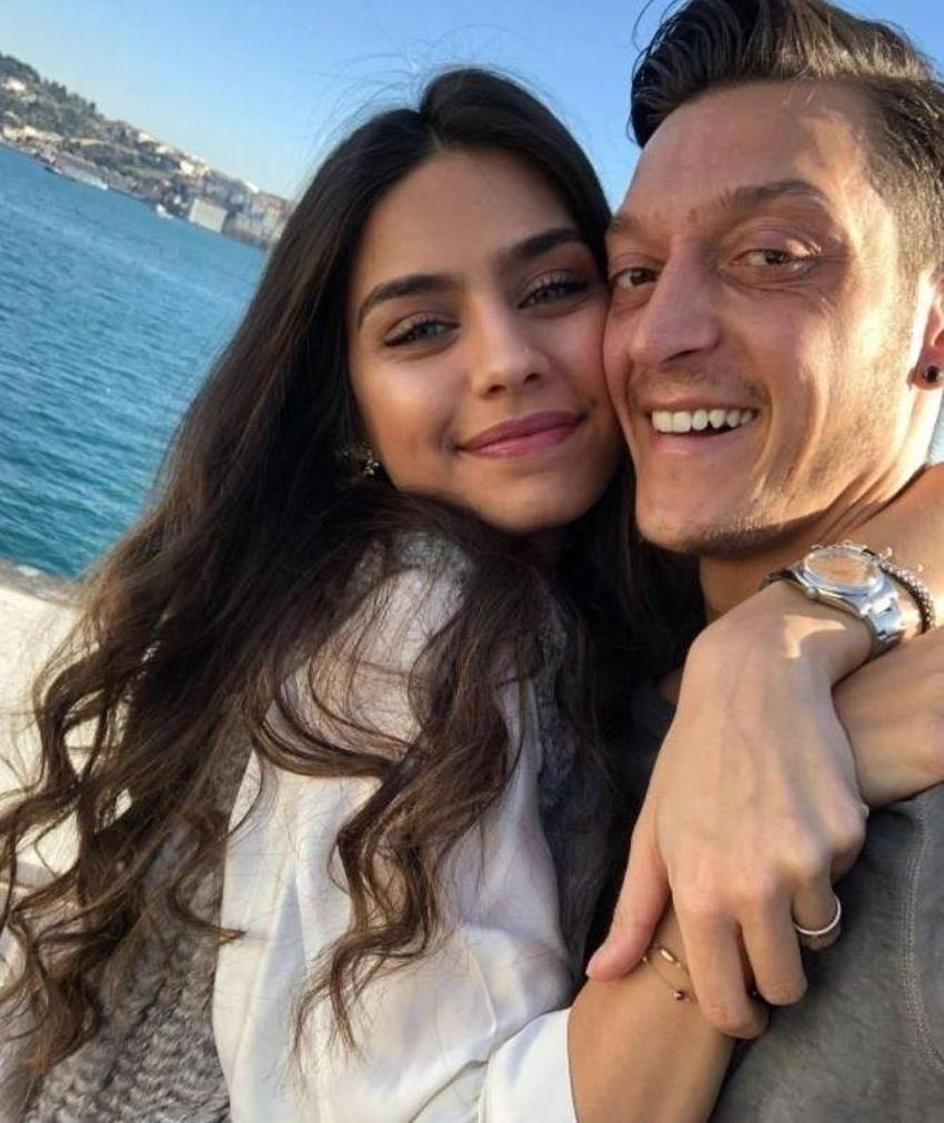 Amine Gülşe ve Mesut Özil'den müjde! İkinci bebeğine hamile...