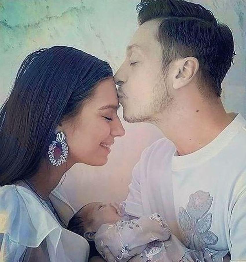 Amine Gülşe ve Mesut Özil'den müjde! İkinci bebeğine hamile...