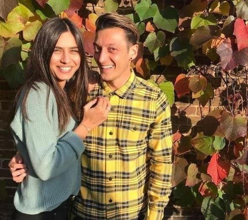 Amine Gülşe ve Mesut Özil'den müjde! İkinci bebeğine hamile...