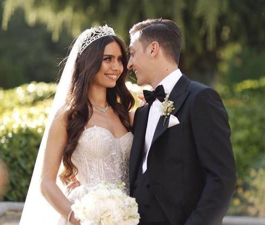 Amine Gülşe ve Mesut Özil'den müjde! İkinci bebeğine hamile...