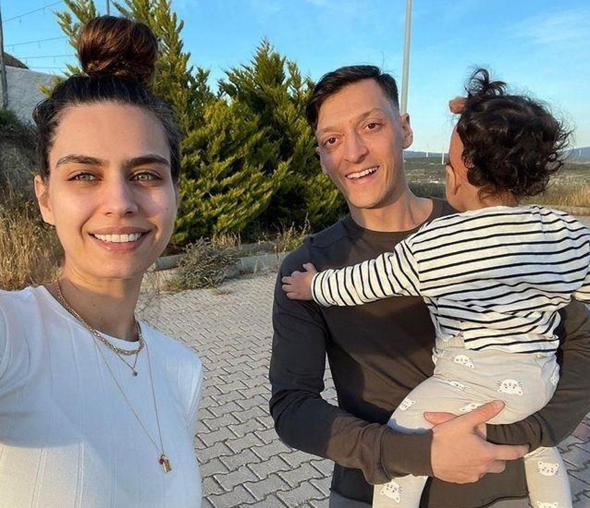 Amine Gülşe ve Mesut Özil'den müjde! İkinci bebeğine hamile...