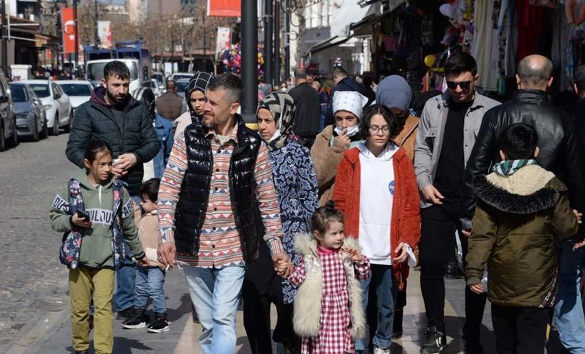 Türkiye'de nüfusu en kalabalık ilçe, 57 şehri geride bıraktı! İşte nüfusu en kalabalık ilçelerin listesi...