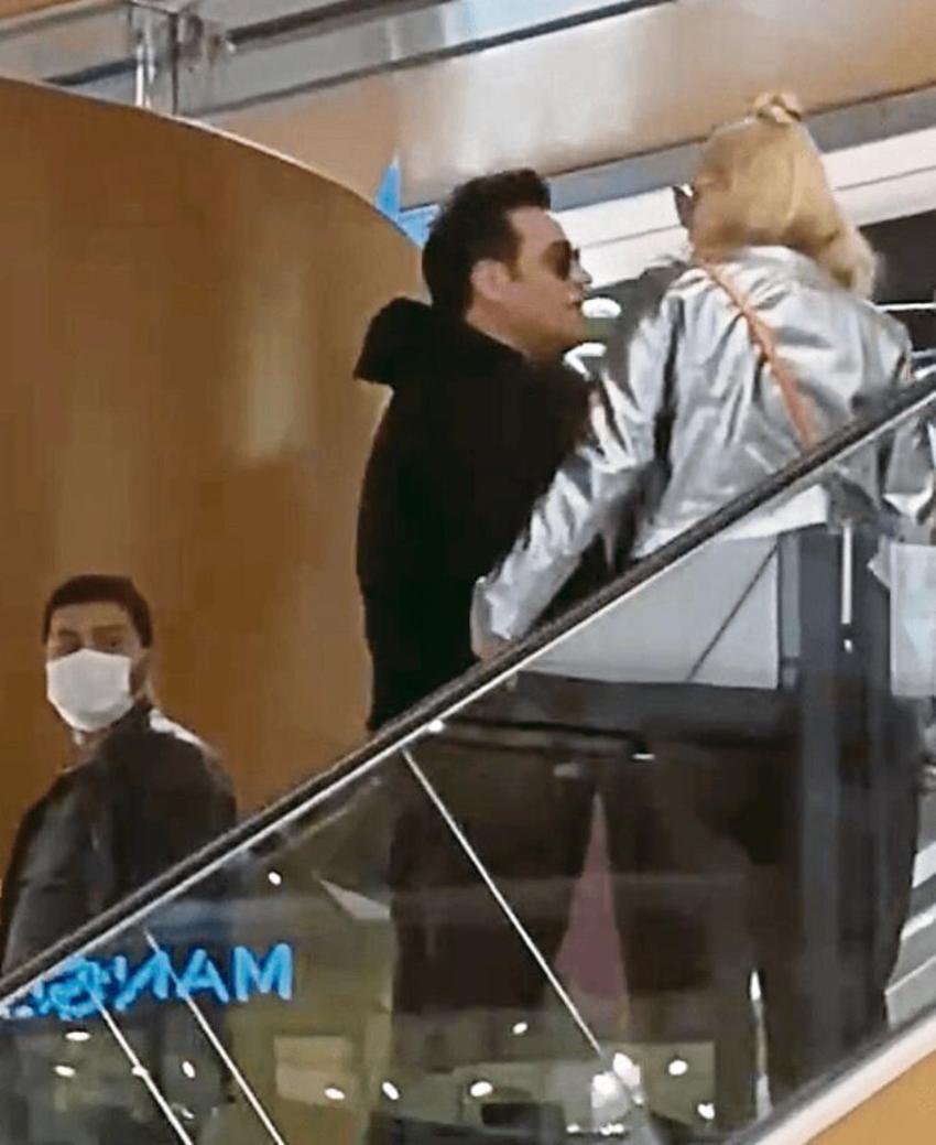 Hakan Peker ile yeni sevgilisi Hande Ertekin aşka geldi!