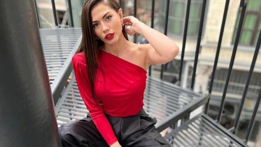 Demet Özdemir cesur elbisesiyle poz verdi!