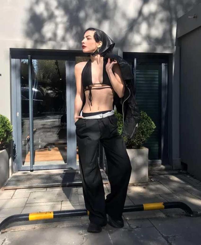  Merve Boluğur sütyenli kombiniyle büyüledi! 'Gözlerim yandı'