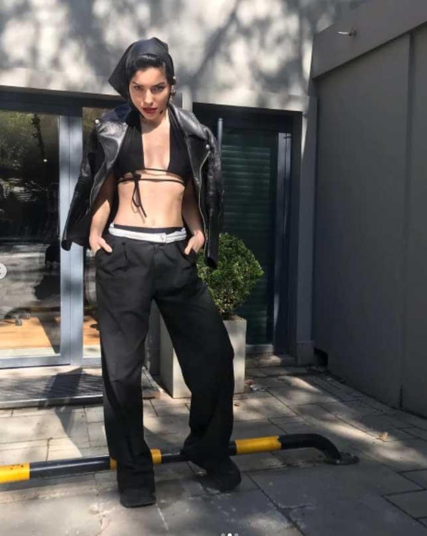 Merve Boluğur sütyenli kombiniyle büyüledi! 'Gözlerim yandı'