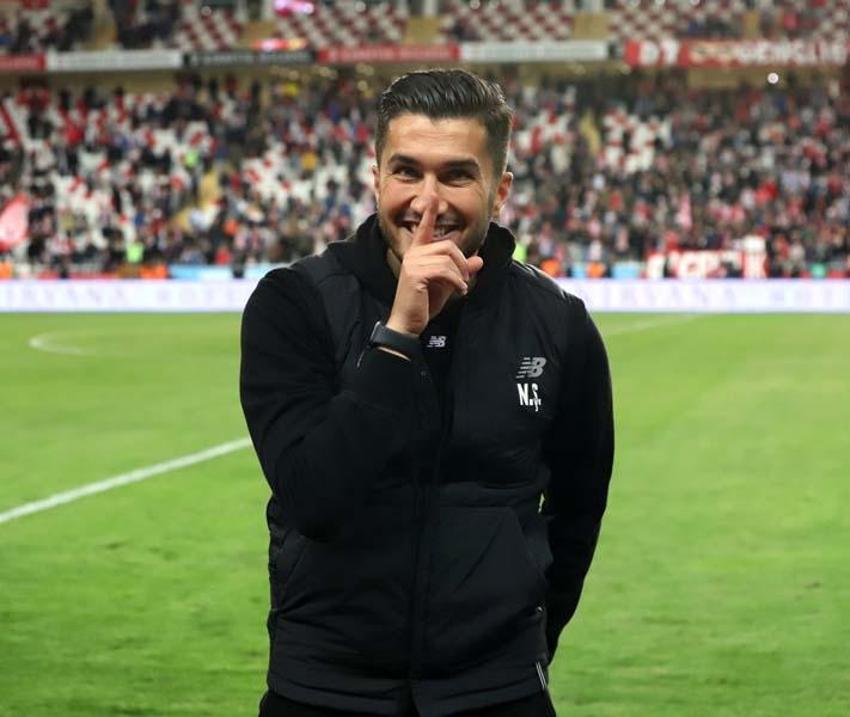 G.Saray'da 4 yılda 15 m.euro kazandı Başakşehir'e bedavaya imza atmak için yola çıktı