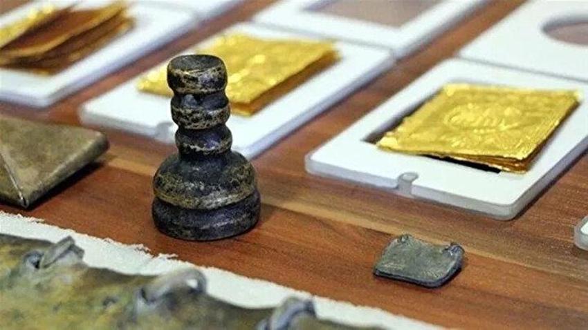 Dev külçe altına paça biçilemiyor! Bahçesinde kaza yaparken hazine buldu! 