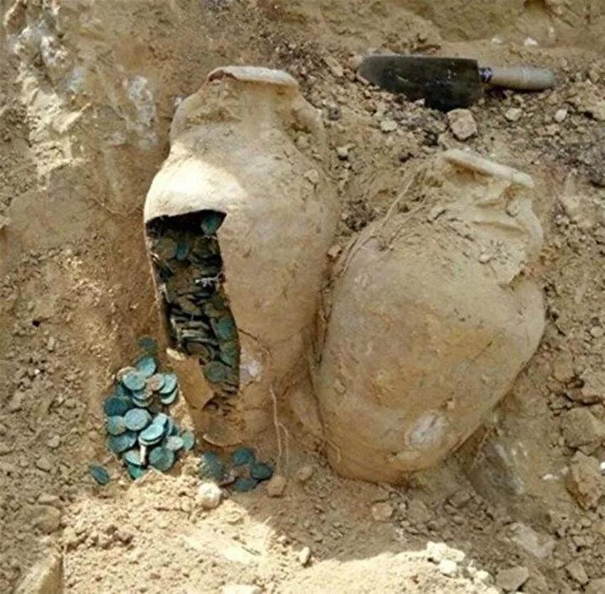 Dev külçe altına paça biçilemiyor! Bahçesinde kaza yaparken hazine buldu! 
