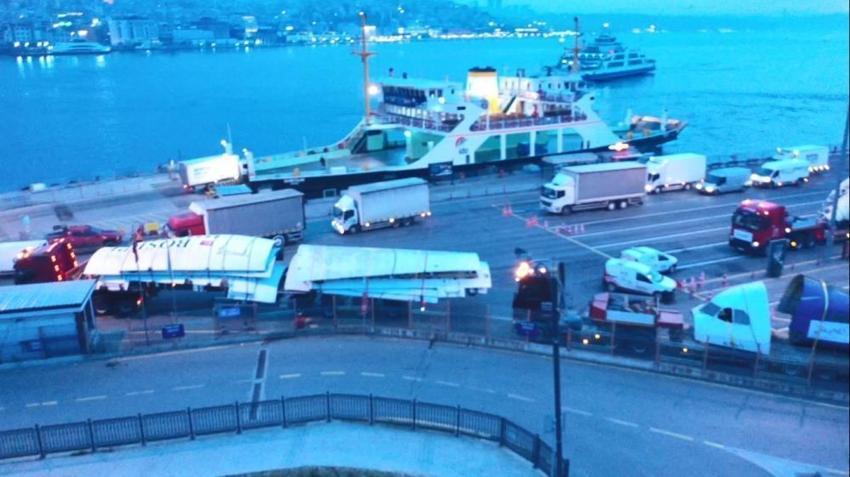 Atatürk Havalimanı’ndaki hurda uçaklar kara ve denizden Tuzla'ya taşındı