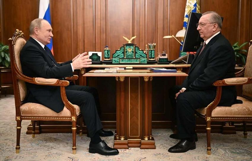 Rusya Devlet Başkanı Vladimir Putin’den ‘Hasta değilim’ pozu! 24 saat içinde iki ayrı görüntü...