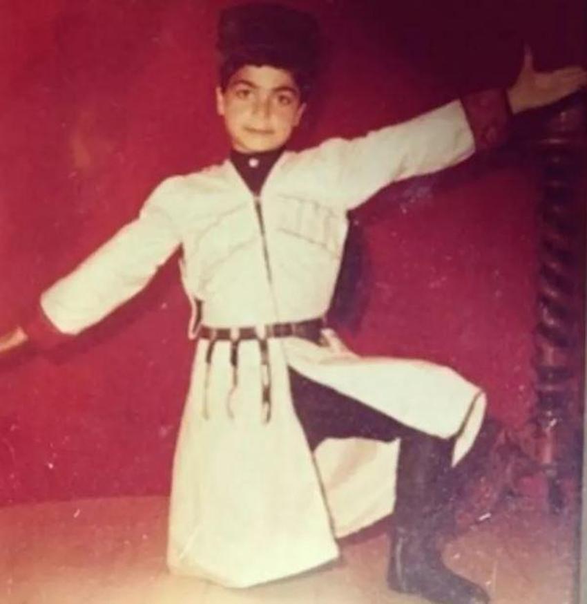 Ünlü isimlerin 23 Nisan Ulusal Egemenlik ve Çocuk Bayramı paylaşımları