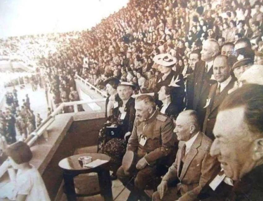 Ünlü isimlerin 23 Nisan Ulusal Egemenlik ve Çocuk Bayramı paylaşımları