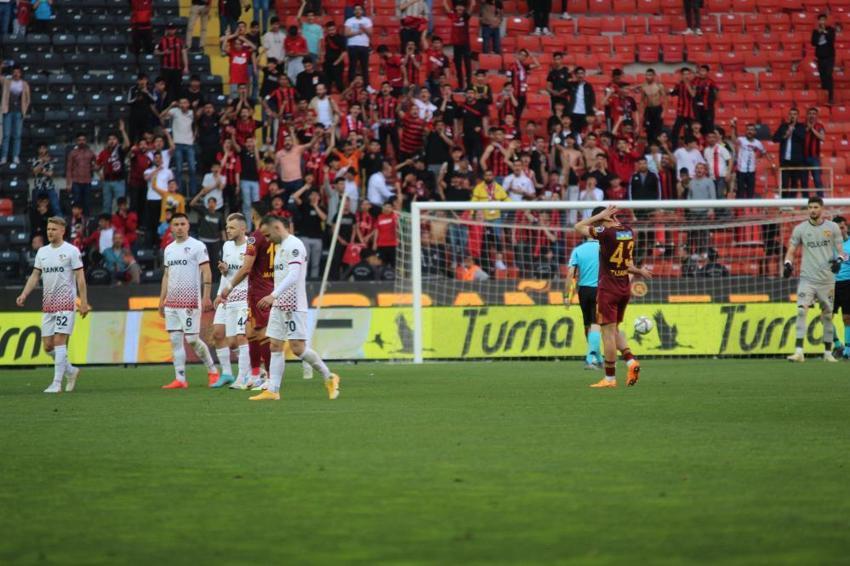 Süper Lig'de yıllarca konuşulacak olay! Tarihi anlar, rakibin gol atmasına izin verdiler, küme düştüler