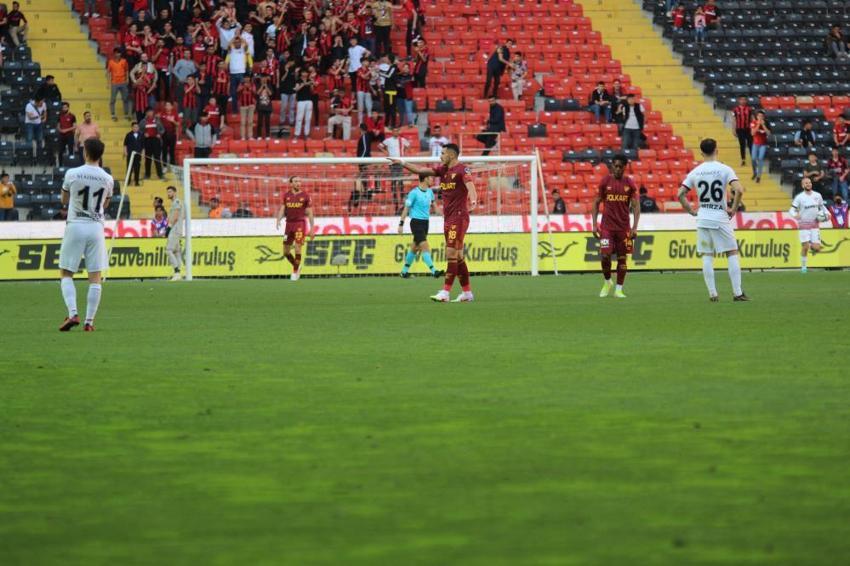 Süper Lig'de yıllarca konuşulacak olay! Tarihi anlar, rakibin gol atmasına izin verdiler, küme düştüler