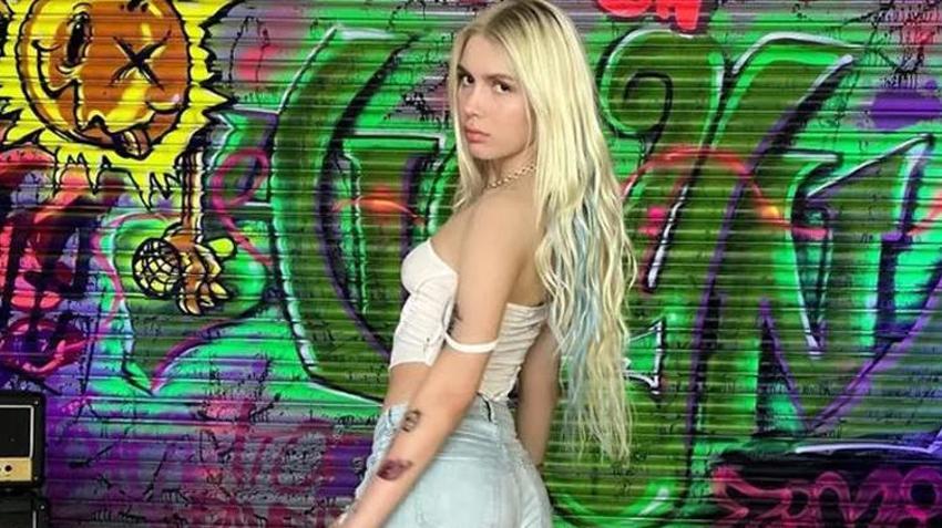 Aleyna Tilki, 23 Nisan'ı iç çamaşırlı pozuyla kutlayınca tepki yağdı!