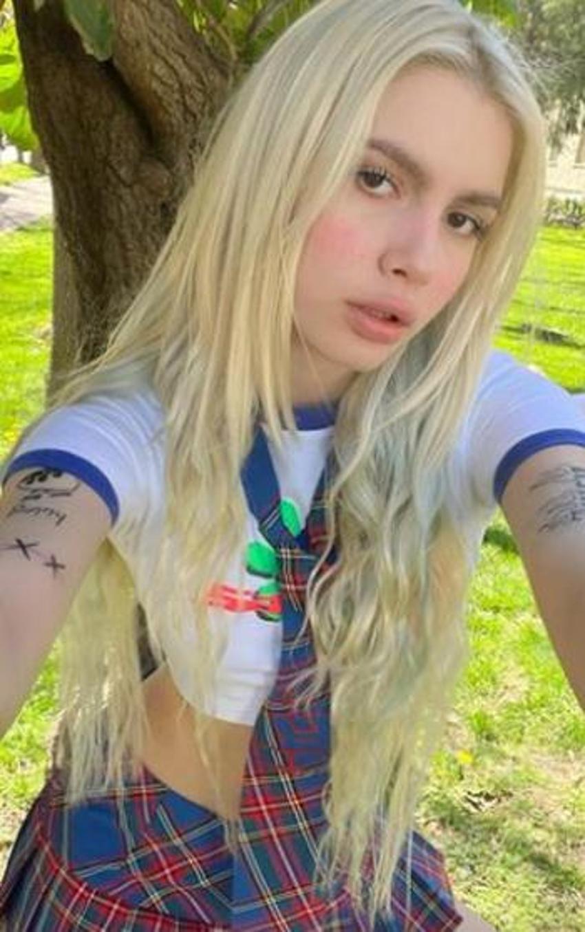 Aleyna Tilki, 23 Nisan'ı iç çamaşırlı pozuyla kutlayınca tepki yağdı!