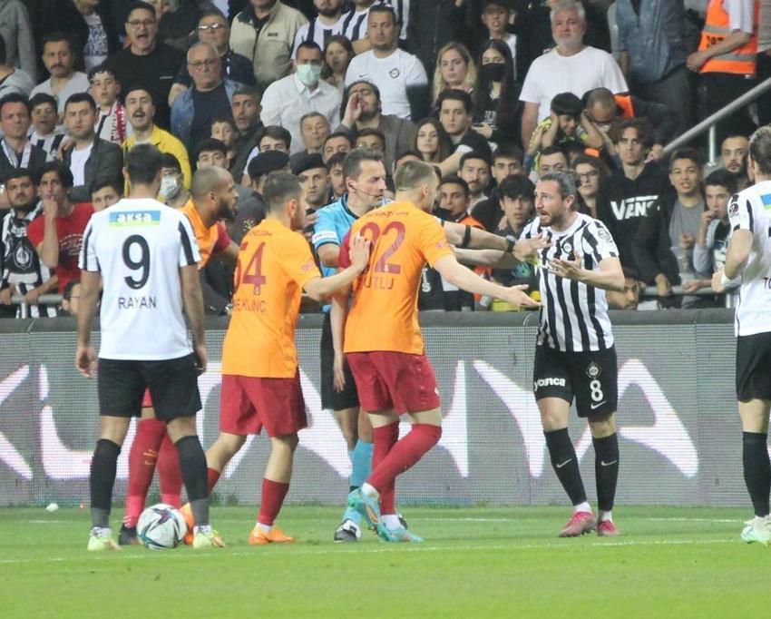 Altay-Galatasaray maçına damga vurdu! Ne yaptın sen Gomis, isyan ettiler! Torrent'ten bomba hamle, Kerem Aktürkoğlu ve Arda Turan...