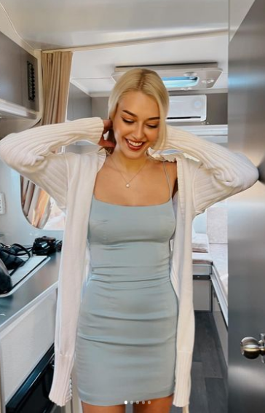 Dilan Çiçek Deniz'in Pamela Anderson pozları olay oldu! 