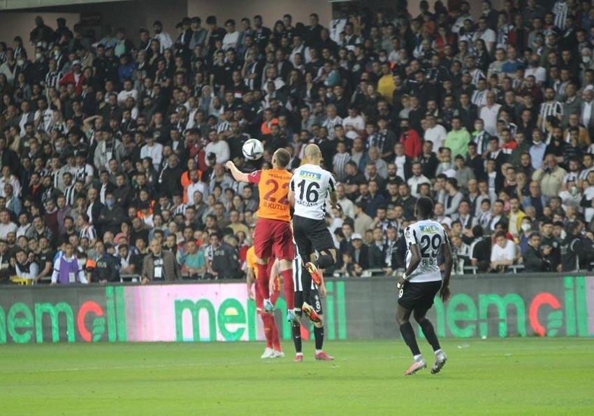 Galatasaray'da inanılmaz gelişme! Eşyalarını toplamış gidiyordu '1 yıl daha kal' dediler