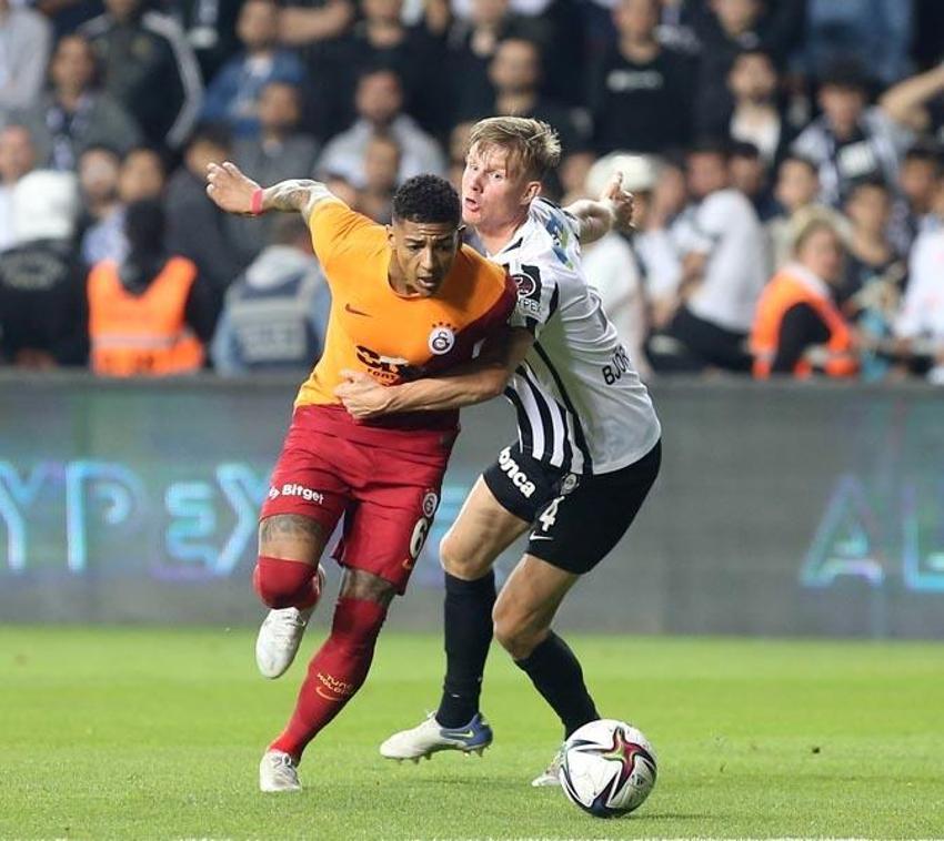 Galatasaray'da inanılmaz gelişme! Eşyalarını toplamış gidiyordu '1 yıl daha kal' dediler