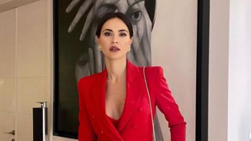 Volkan Demirel'in eşi Zeynep Demirel spor tarzıyla dikkat çekti! Amuda kalktı ve...