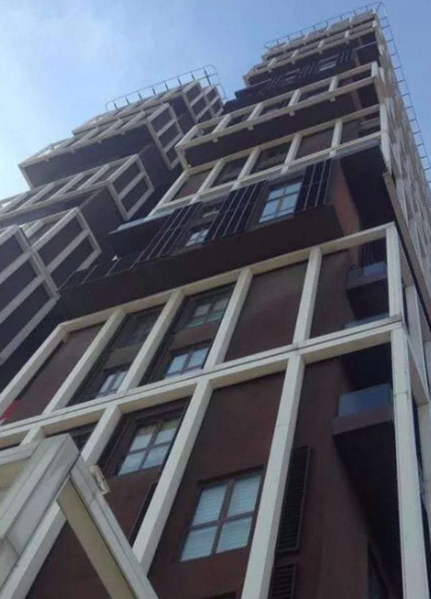 Beta Berk Bayındır'ın sevgilisi Simla Ener: Balkon demirlerinden sarkarken gördüm