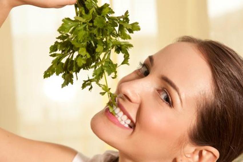 Tip 2 diyabet, kolon kanseri, yüksek tansiyon, alerji ve iltihaplı hastalıklar için şifa! Günde sadece bir tutam yeterli, K, A ve C vitamini...