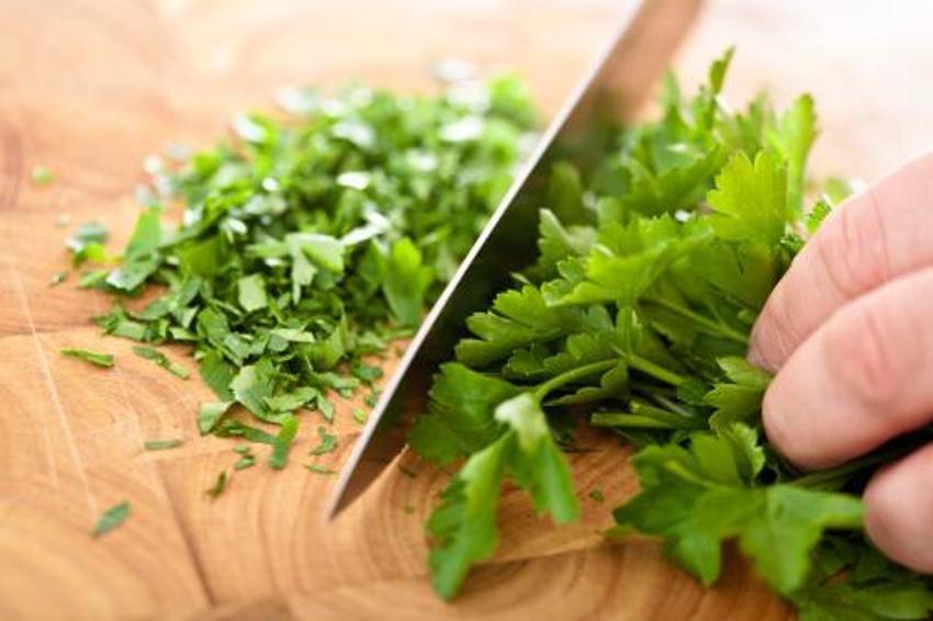 Tip 2 diyabet, kolon kanseri, yüksek tansiyon, alerji ve iltihaplı hastalıklar için şifa! Günde sadece bir tutam yeterli, K, A ve C vitamini...