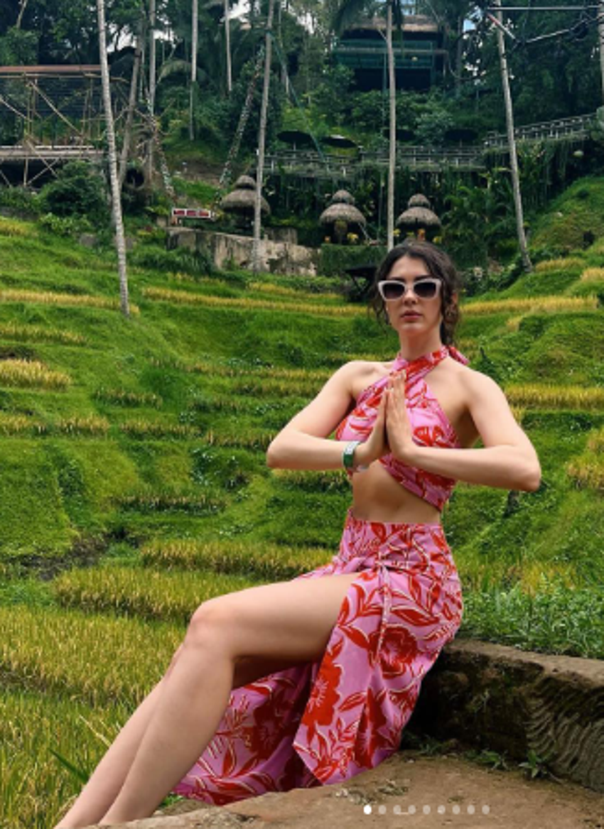Serkay Tütüncü,Burcu Özberk'in tatil pozlarına kayıtsız kalamadı!