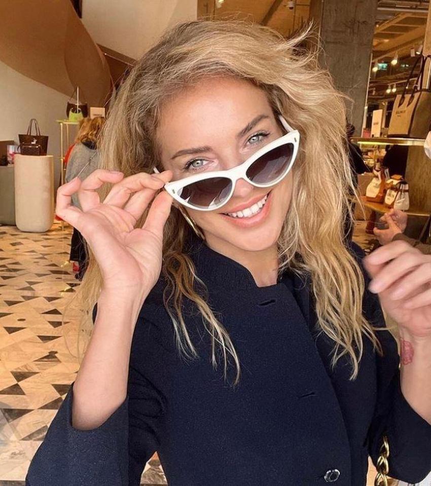 Burcu Esmersoy'dan güzel bir kadın olmak açıklaması: Kimler geldi kimler geçti, ben hâlâ duruyorum!!