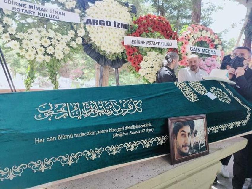 Ünlü Rapçi Beta son yolculuğuna uğurlandı! Acılı anne gözyaşlarına boğuldu...