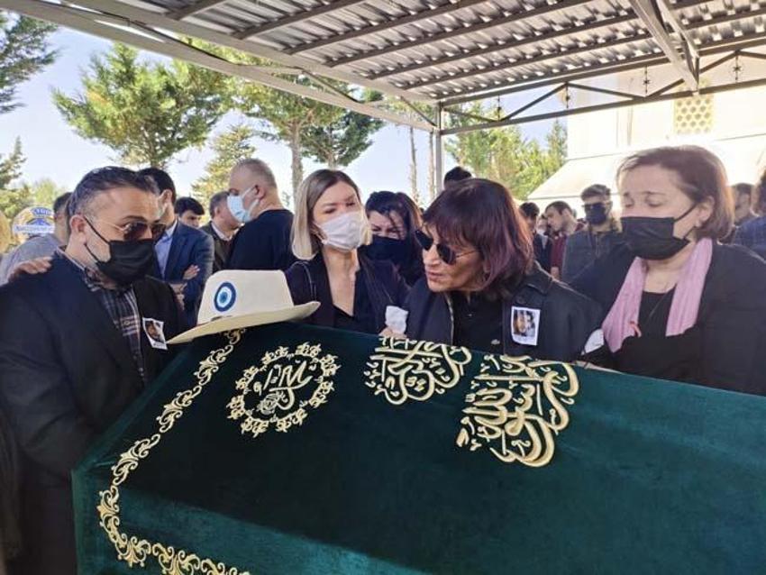 Ünlü Rapçi Beta son yolculuğuna uğurlandı! Acılı anne gözyaşlarına boğuldu...