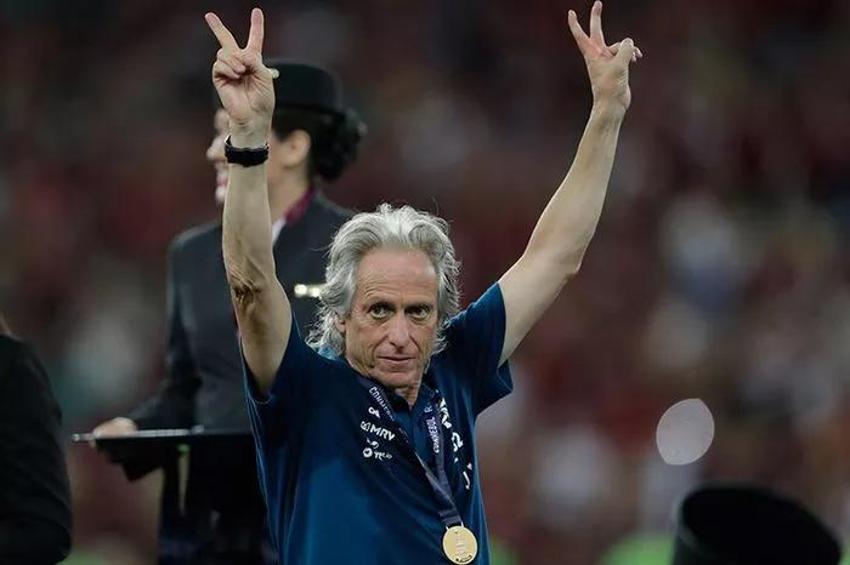 Fenerbahçe'de yeni teknik direktör konusunda son dakika gelişmesi! Jorge Jesus'un getireceği isimler belli oldu...