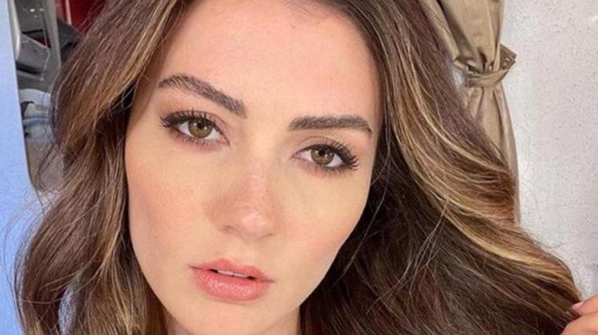 Burcu Özberk'ten göğüs dekolteli pozlar!