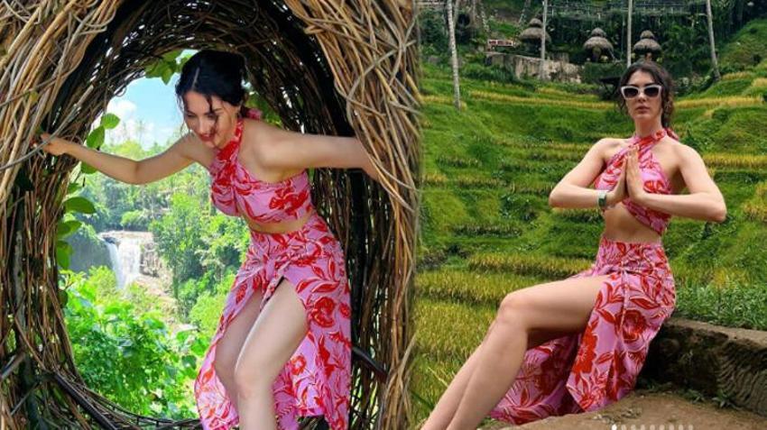 Burcu Özberk'ten göğüs dekolteli pozlar!