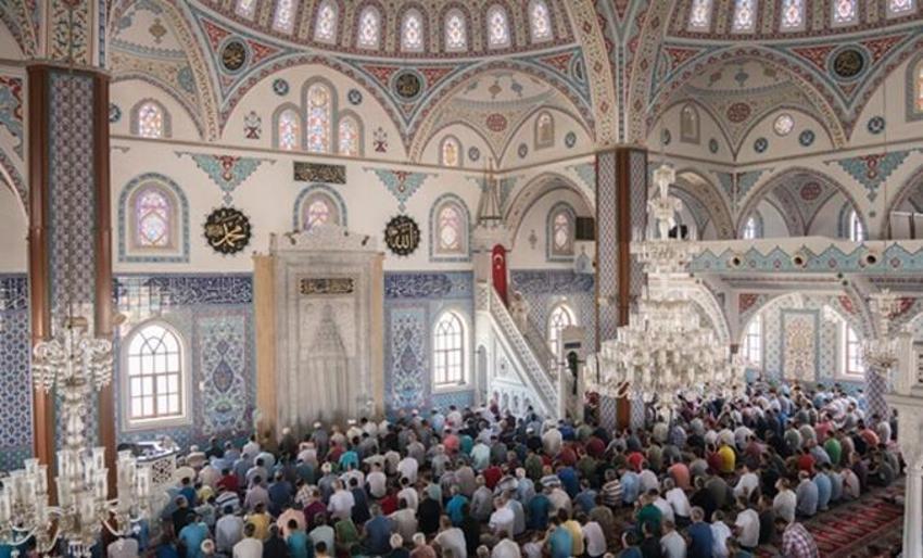 Ramazan Bayramı namaz saatleri belli oldu! Diyanet il il açıkladı