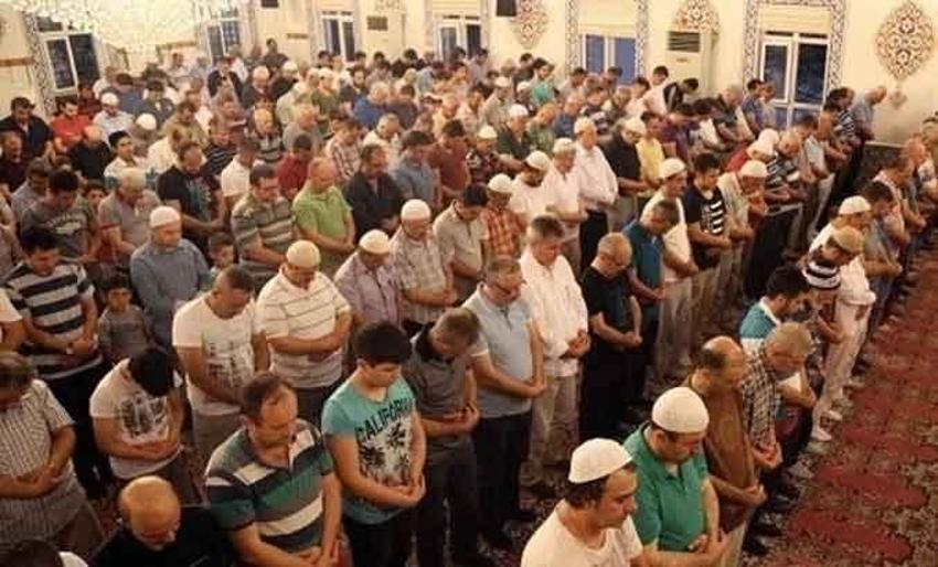 Ramazan Bayramı namaz saatleri belli oldu! Diyanet il il açıkladı