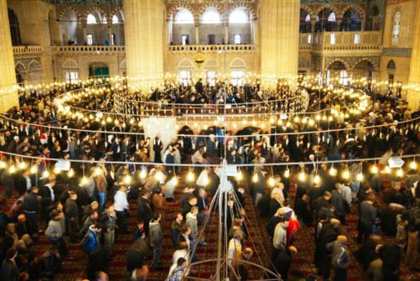 Ramazan Bayramı namaz saatleri belli oldu! Diyanet il il açıkladı
