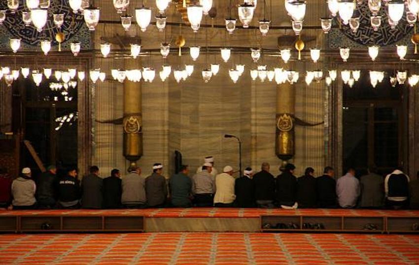 Ramazan Bayramı namaz saatleri belli oldu! Diyanet il il açıkladı