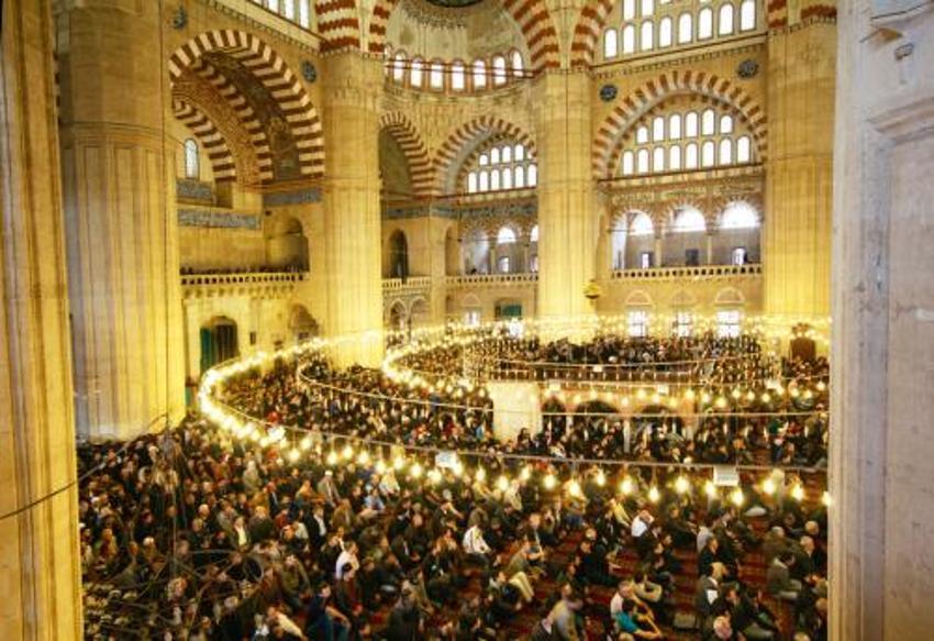 Ramazan Bayramı namaz saatleri belli oldu! Diyanet il il açıkladı