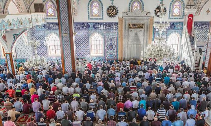 Ramazan Bayramı namaz saatleri belli oldu! Diyanet il il açıkladı