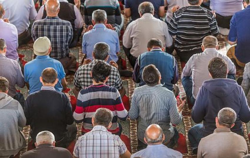 Ramazan Bayramı namaz saatleri belli oldu! Diyanet il il açıkladı