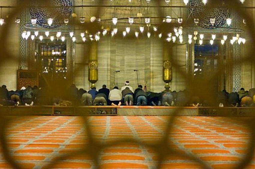 Ramazan Bayramı namaz saatleri belli oldu! Diyanet il il açıkladı