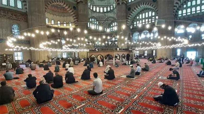 Ramazan Bayramı namaz saatleri belli oldu! Diyanet il il açıkladı