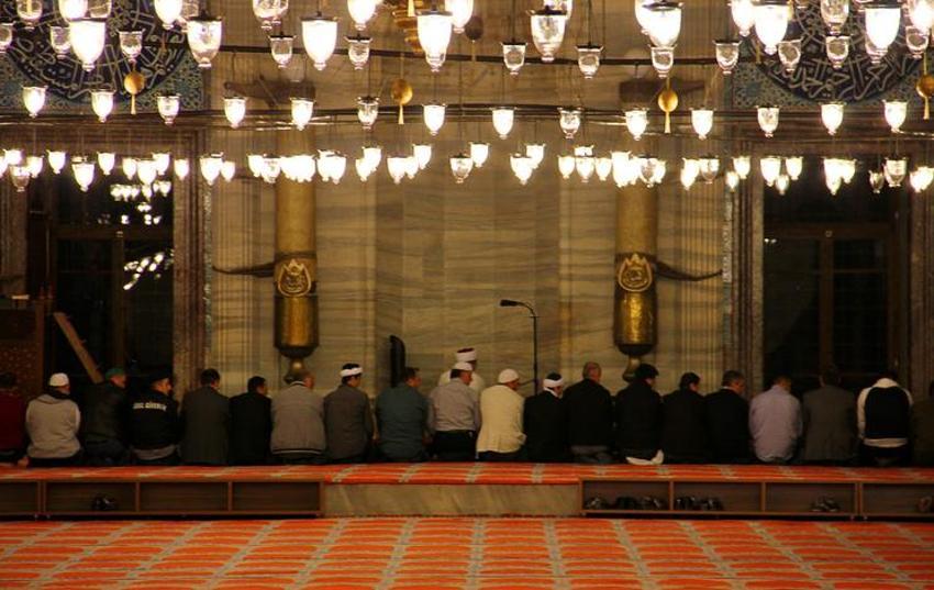 Ramazan Bayramı namaz saatleri belli oldu! Diyanet il il açıkladı