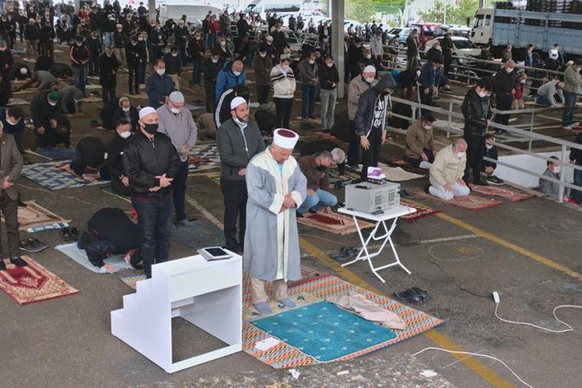 Ramazan Bayramı namaz saatleri belli oldu! Diyanet il il açıkladı