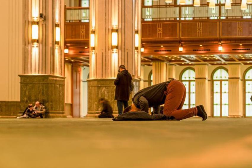 Ramazan Bayramı namaz saatleri belli oldu! Diyanet il il açıkladı